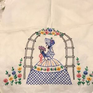 Vintage table/dresser scarf